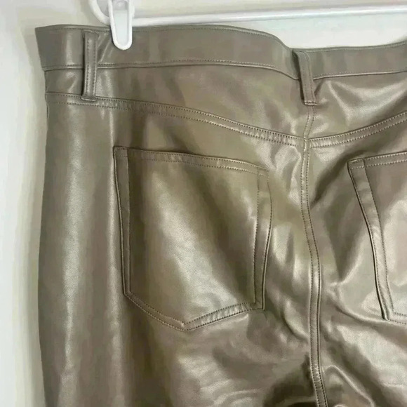 ABERCROMBIE 90s straight ultra high rise vegan leather Size 35 - Picture 11 of 16